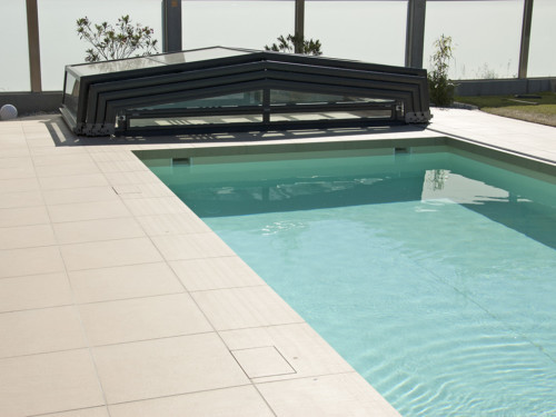 Niedrigüberdachung Pool