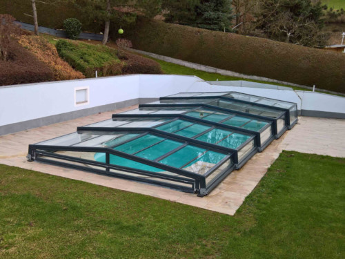 Niedrigüberdachung Pool