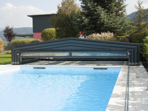 Niedrigüberdachung Pool
