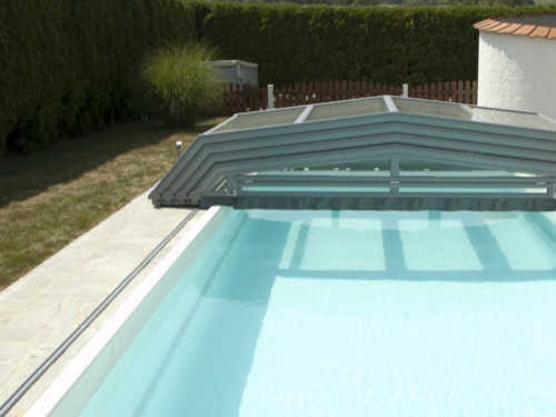 Niedrigüberdachung Pool