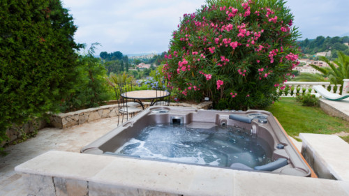 Hydropool Whirlpool im Garten